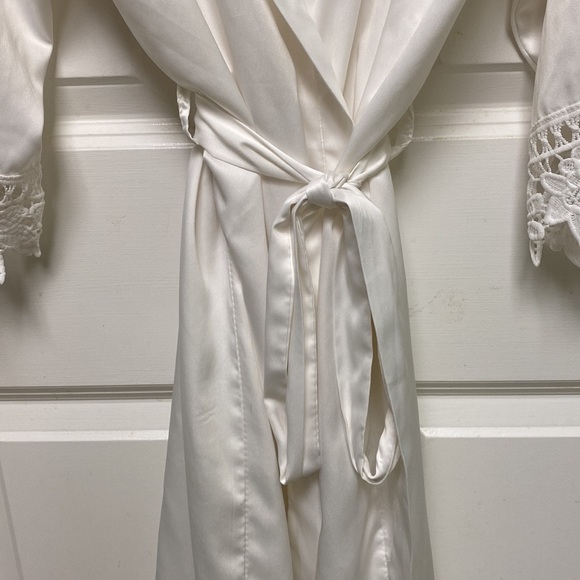 Satin and Lace Bridal Robe - Picture 5 of 7